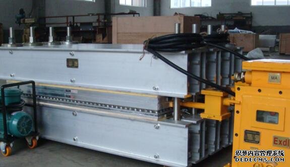 皮带接头午夜精品视频在线